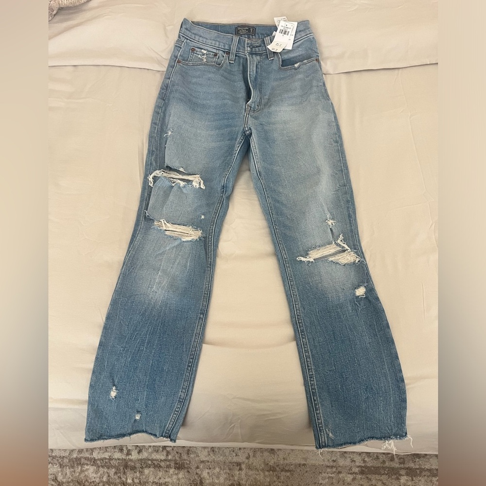 Abercrombie & Fitch- Ultra High Rise Mom Jean-25 Regular